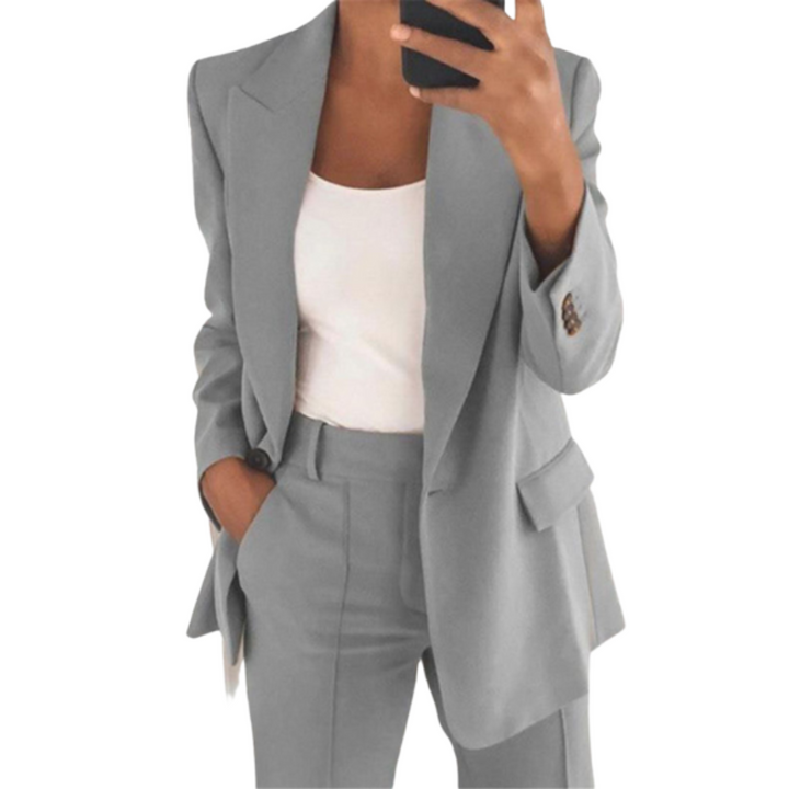 Damen Blazer Anzug zweiteilig mit strukturierten Schultern und tailliertem Schnitt
